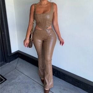 New Matching 2-piece set
✨ Faux leather material
